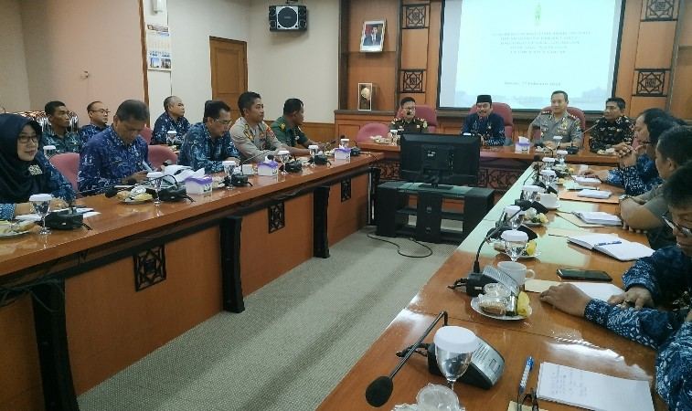 Wabup Moh. Qosim ketika memimpin rapat koordinasi. foto: ist.