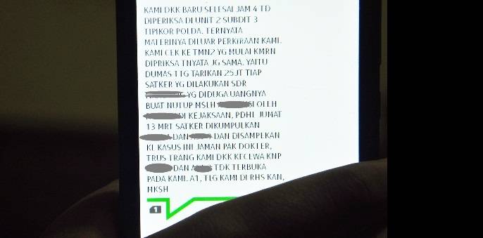 Salah satu sms keluhan dari sejumlah satker yang beredar usai mereka dipanggil Polda. (Arif Kurniawan/BANGSAONLINE)
