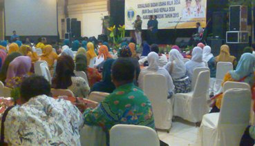 Ratusan kepala desa beserta istri ketika berkumpul di Purnama Hotel, Batu. (syuhud/BANGSAONLINE)