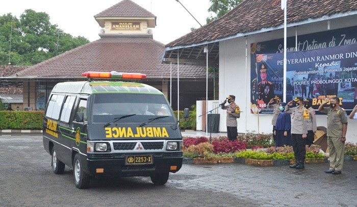 Apel penghormatan terakhir di halaman Mapolres Probolinggo Kota.