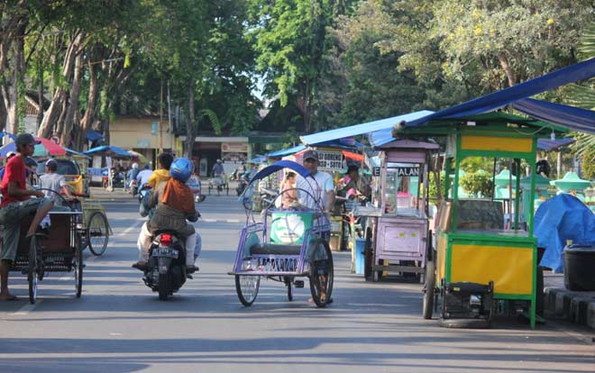 PKL Tuban Menjamur, Pengguna Jalan Terganggu