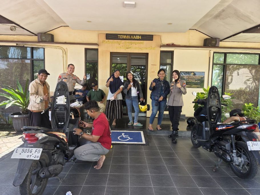 Polsek Mulyorejo Surabaya Bagikan Alarm Antimaling Gratis ke Motor Warga, Target 100 Unit Terpasang