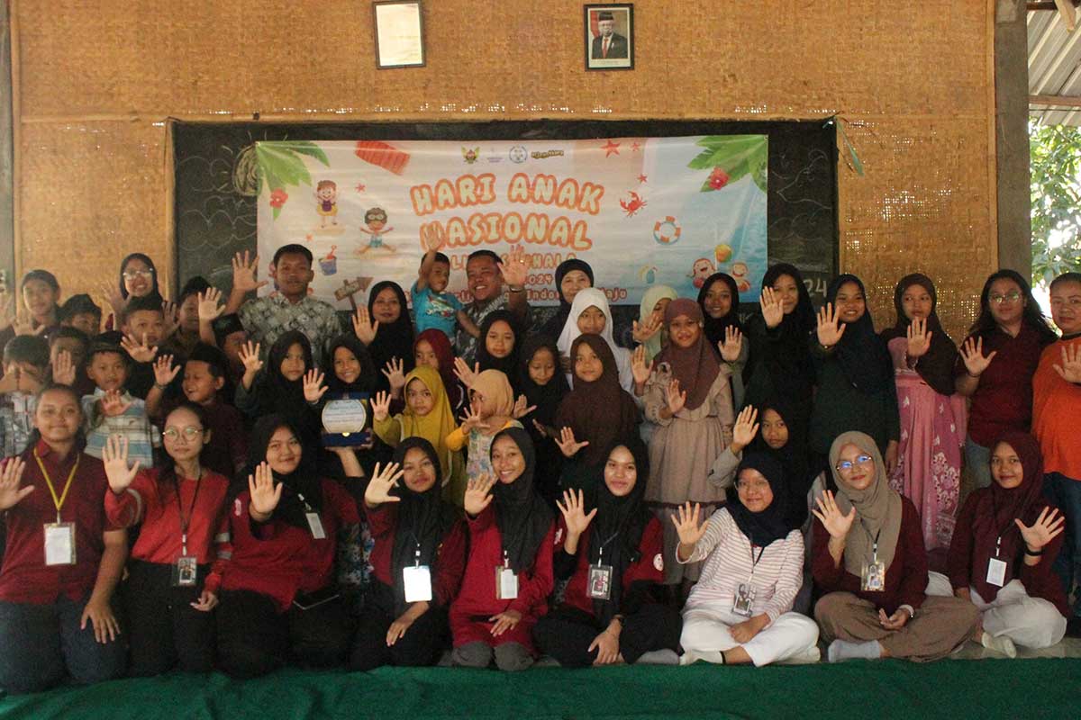 DP3AP2KB dan  perwakilan forum anak Kota Kediri bersama Anak-Anak di LKSA Sahhala.  Foto: Ist.