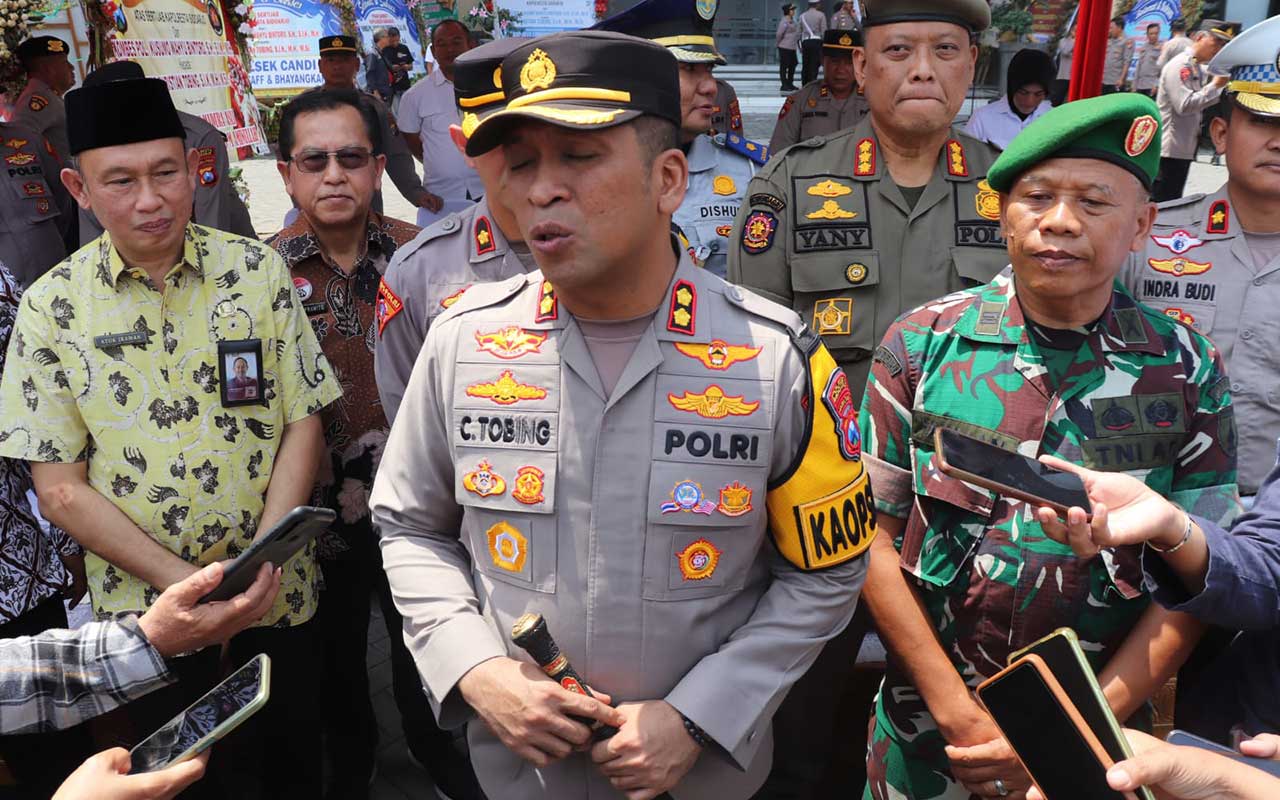 Kapolresta Sidoarjo,  AKBP Christian Tobing saat beberkan kasus pembunuhan driver taksi online di Sidoarjo, Kamis (21/12/2023).
