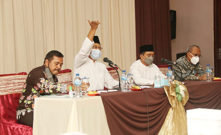 Gus Ipul gelar dialog bersama ketua LSM dan ormas. (foto: ARDIANZAH/BANGSAONLINE)
