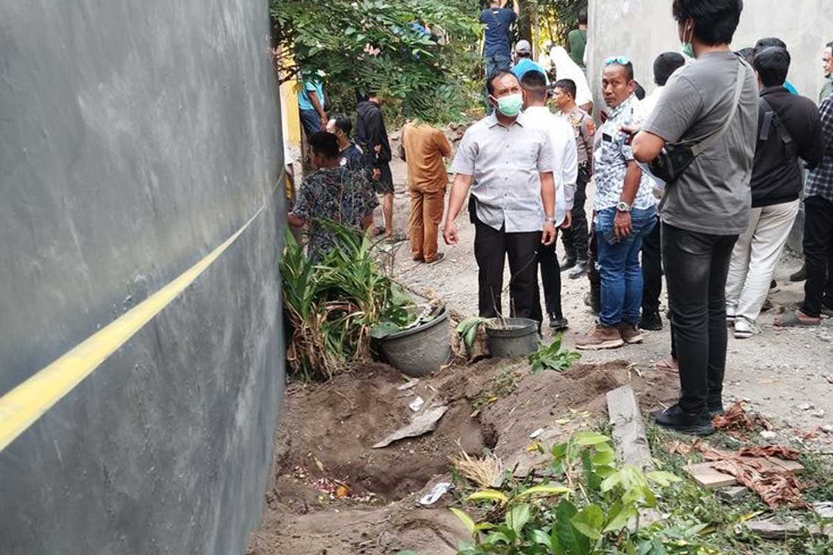 Kondisi makam balita berusia 4 tahun yang ternyata menjadi korban penganiayaan oleh kedua orang tuanya di Kediri, Selasa (25/6/2024).