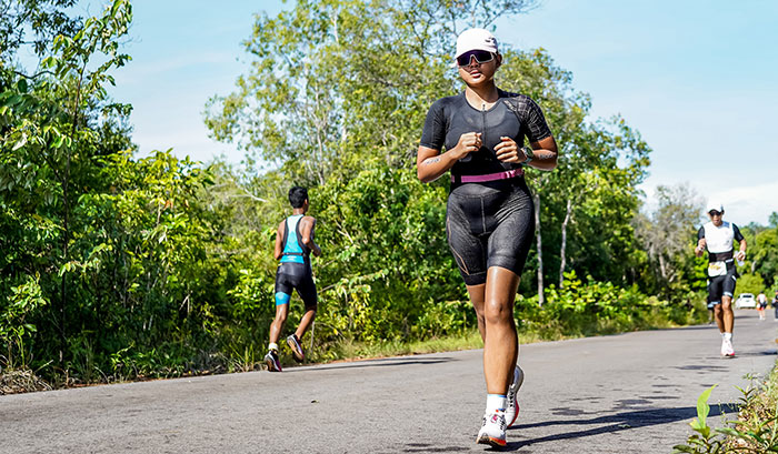Atlet Triathlon, Asihta Aulia Azzahra, saat berlatih.