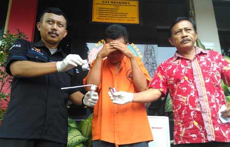 Ini satpam yang diamankan petugas karena kedapatan nyabu di rumahnya.