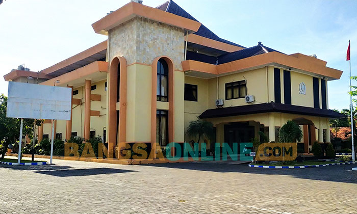 Gedung DPRD Sampang. Foto: MUTAMMIM/BANGSAONLINE