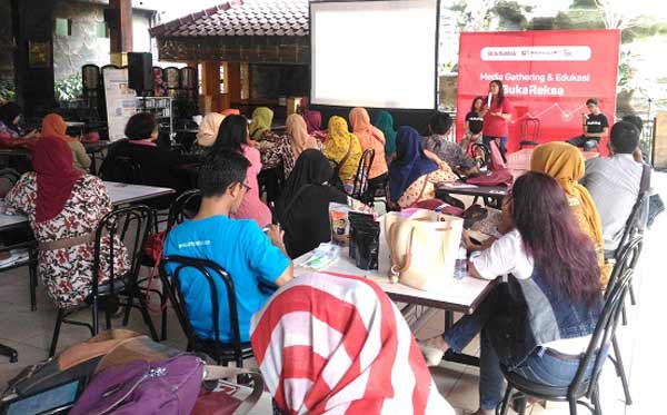 Sosialisasi Buka Reksa kepada komunitas dan pelapak di Kota Malang, Sabtu (11/11). Foto : Iwan Irawan/BANGSAONLINE.com 