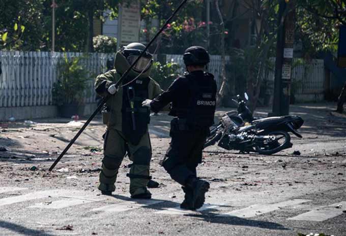 ISIS Mengklaim Bertanggungjawab atas Pengeboman 3 Gereja di Surabaya