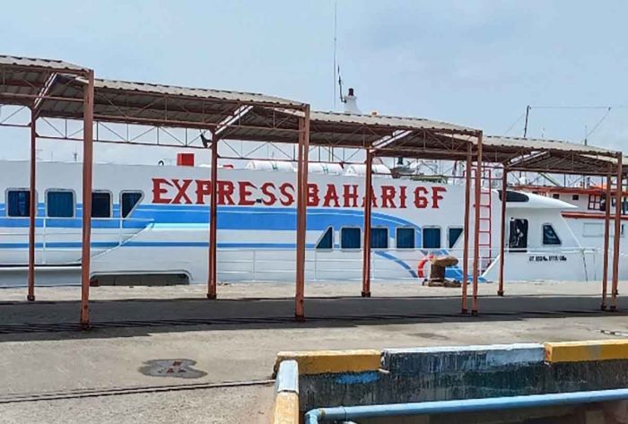 Penyeberangan Gresik-Bawean Lumpuh, DPRD Desak Dishub Minta Bantuan TNI AL Penyeberangan Gresik-Bawean Lumpuh, DPRD Desak Dishub Minta Bantuan TNI AL