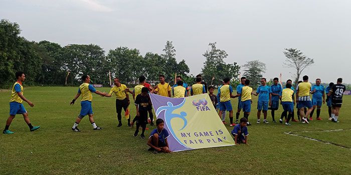 Peringati Hari Bhayangkara ke-76, Polres Mojokerto Gelar Pertandingan Bola di Lapangan Tawangsari Peringati Hari Bhayangkara ke-76, Polres Mojokerto Gelar Pertandingan Bola di Lapangan Tawangsari