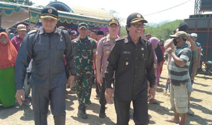 Tinjau Pilkades Serentak Hari Pertama, Wabup Jember Ikut Nyoblos Tinjau Pilkades Serentak Hari Pertama, Wabup Jember Ikut Nyoblos
