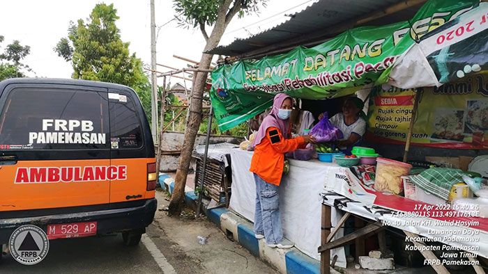 Berkah Ramadan, FRPB Pamekasan Bagi 300 Paket Sembako