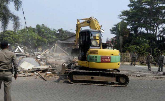 Bangun Jalan Tembus, Belasan Bangli di Pagerwojo Sidoarjo Dibongkar Paksa Bangun Jalan Tembus, Belasan Bangli di Pagerwojo Sidoarjo Dibongkar Paksa