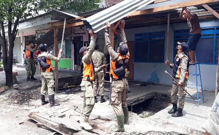 Cegah Genangan di Jetis Kulon, 40 Bangunan Liar di atas Saluran Dibongkar Cegah Genangan di Jetis Kulon, 40 Bangunan Liar di atas Saluran Dibongkar