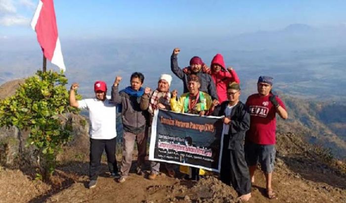 Peringati HUT ke-74 Kemerdekaan RI, Komunitas Wartawan Ponorogo Jelajah Negeri di Atas Awan Peringati HUT ke-74 Kemerdekaan RI, Komunitas Wartawan Ponorogo Jelajah Negeri di Atas Awan