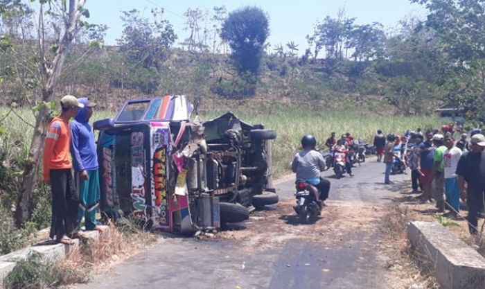 Bus Rombongan Wisata Siswa SD Asal Sragen Terguling di Ngawi