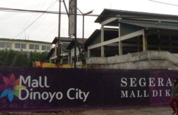 Pedagang Pasar Dinoyo Geruduk Gedung Dewan Kota Malang