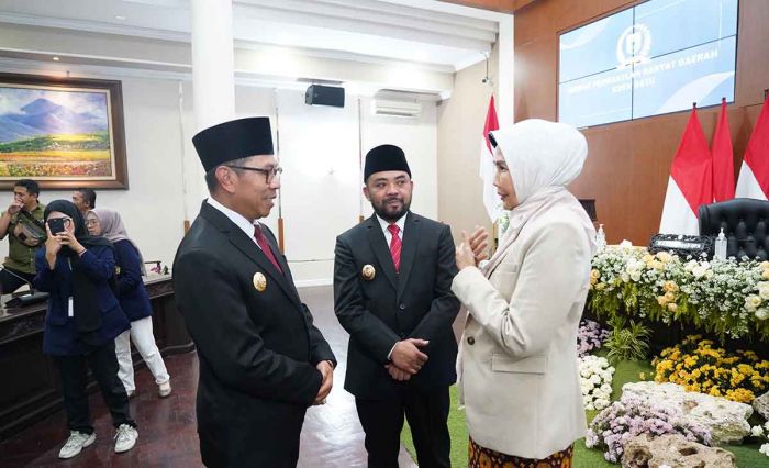 Nurochman Sampaikan Visi mBatu SAE dan Misi Nawa Bhakti Satya di Rapat Paripurna DPRD Nurochman Sampaikan Visi mBatu SAE dan Misi Nawa Bhakti Satya di Rapat Paripurna DPRD