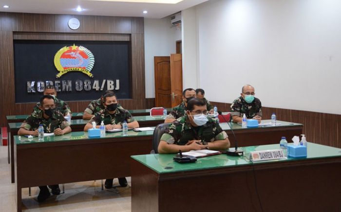 Danrem 084/BJ Ikuti Apel Virtual Bersama Pangdam V/Brawijaya Danrem 084/BJ Ikuti Apel Virtual Bersama Pangdam V/Brawijaya