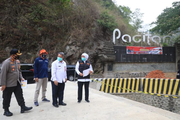 ​Minta Utamakan Keselamatan Pengguna Jalan, Khofifah Tinjau Jembatan Tangkeban Ponorogo-Pacitan