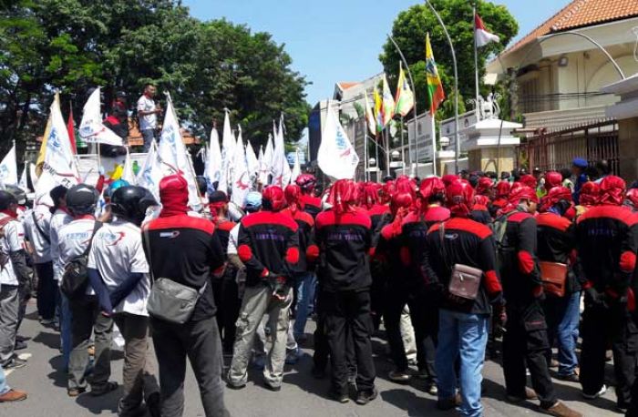 Cari Keadilan, Karyawan Smelting Korban PHK Sepihak Temui Wagub Jatim Cari Keadilan, Karyawan Smelting Korban PHK Sepihak Temui Wagub Jatim