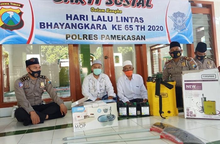 Peringati Hari Lalu Lintas ke-65, Satlantas Polres Pamekasan Gelar Baksos Peringati Hari Lalu Lintas ke-65, Satlantas Polres Pamekasan Gelar Baksos