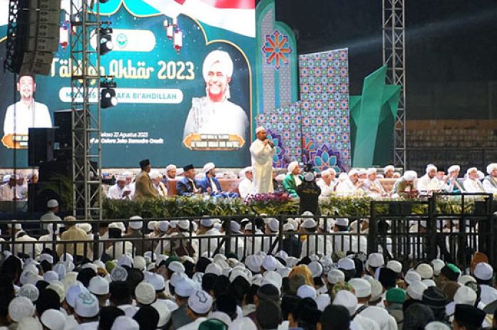 Puluhan Ribu Jamaah Hadiri Tabligh Akbar Al-Habib Umar Bin Hafidz