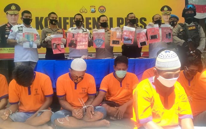 Bekuk 30 Pengedar Narkoba, Kapolres Gresik: Kami akan Berantas Sampai ke Akar-akarnya Bekuk 30 Pengedar Narkoba, Kapolres Gresik: Kami akan Berantas Sampai ke Akar-akarnya