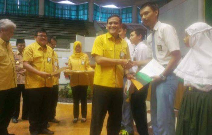 Petrokimia Gresik Beri Beasiswa 785 Pelajar Berprestasi Petrokimia Gresik Beri Beasiswa 785 Pelajar Berprestasi