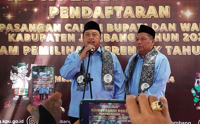 Hari Kedua, Warsubi-Gus Salman Daftar ke KPU Jombang Hari Kedua, Warsubi-Gus Salman Daftar ke KPU Jombang