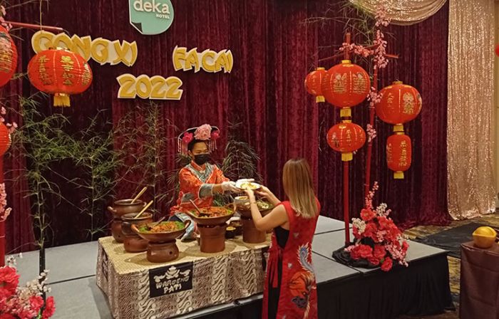 Deka Hotel Surabaya Tawarkan Lontong Cap Gomeh Hanya Rp20 Ribu Deka Hotel Surabaya Tawarkan Lontong Cap Gomeh Hanya Rp20 Ribu