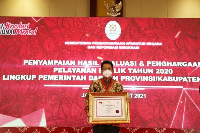 Dinas PMPTSP Sidoarjo Sabet Penghargaan Pelayanan Publik Predikat A Dinas PMPTSP Sidoarjo Sabet Penghargaan Pelayanan Publik Predikat A