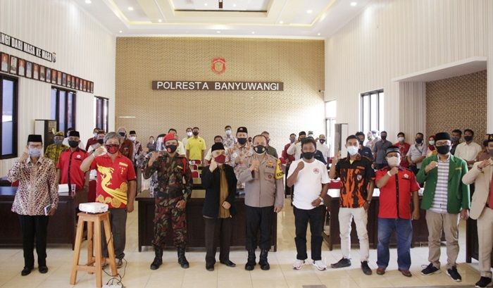 Tokoh Masyarakat dan FKUB Banyuwangi Deklarasi Tolak Anarkisme Tokoh Masyarakat dan FKUB Banyuwangi Deklarasi Tolak Anarkisme