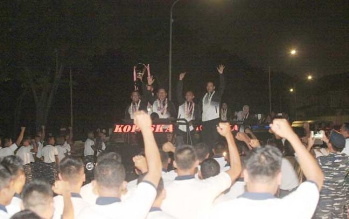 Tiba di Surabaya, Atlet Badminton Koarmatim Juara Poral 2017 Disambut Luar Biasa Tiba di Surabaya, Atlet Badminton Koarmatim Juara Poral 2017 Disambut Luar Biasa