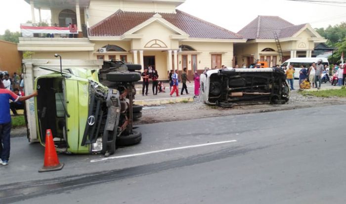 Kecelakaan di Raya Tembelang Jombang, Xenia Ringsek dan Terguling Usai Dihantam Truk Box Kecelakaan di Raya Tembelang Jombang, Xenia Ringsek dan Terguling Usai Dihantam Truk Box