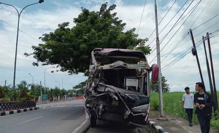 Kecelakaan Tunggal Bus Pariwisata di Tol Ngawi, 3 Tewas dan 28 Orang Dilarikan ke Rumah Sakit Kecelakaan Tunggal Bus Pariwisata di Tol Ngawi, 3 Tewas dan 28 Orang Dilarikan ke Rumah Sakit