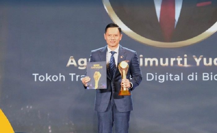Terus Berinovasi, Menteri AHY Dinobatkan sebagai Tokoh Transformasi Digital Pertanahan Terus Berinovasi, Menteri AHY Dinobatkan sebagai Tokoh Transformasi Digital Pertanahan