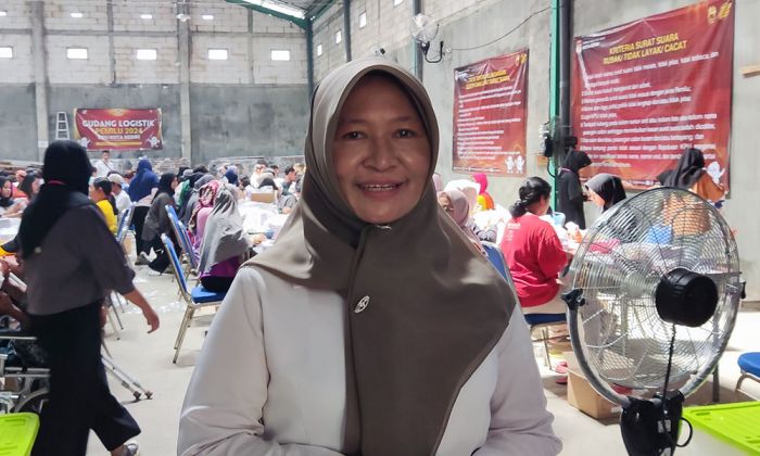 KPU Kota Kediri Mulai Sortir dan Pelipatan Surat Suara KPU Kota Kediri Mulai Sortir dan Pelipatan Surat Suara