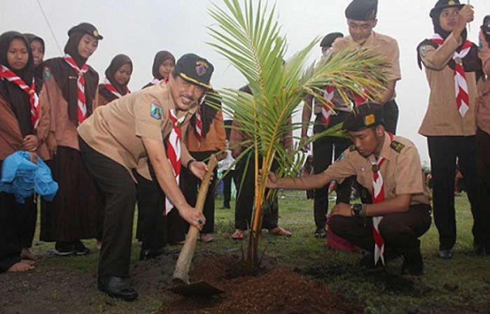 Ikuti Perkemahan Wirakarya, Ratusan Pramuka Sidoarjo Tanam Seribu Pohon Ikuti Perkemahan Wirakarya, Ratusan Pramuka Sidoarjo Tanam Seribu Pohon