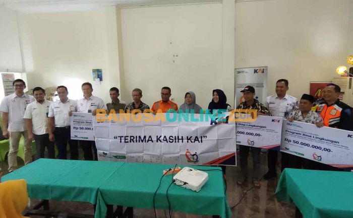 KAI Daop 7 Madiun Serahkan Bantuan Program TJSL di Kediri dan Tulungagung KAI Daop 7 Madiun Serahkan Bantuan Program TJSL di Kediri dan Tulungagung