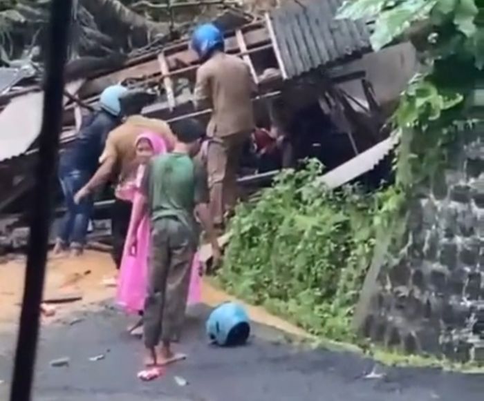 Longsor Terjang Desa Depok Trenggalek, 6 Warga Dilaporkan Hilang