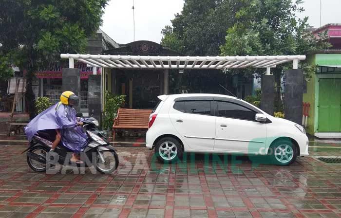 Tutupi Akses Masuk ke Rumah, City Walk MBK Diprotes Warga