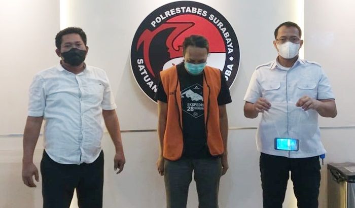Kurir Sabu di Surabaya Ditangkap Polisi Saat Terima Ranjauan Kurir Sabu di Surabaya Ditangkap Polisi Saat Terima Ranjauan