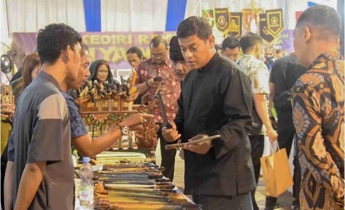 Paguyuban Keris Panji Joyoboyo Adakan Pagelaran Keris dan Bursa Nasional di Kediri Paguyuban Keris Panji Joyoboyo Adakan Pagelaran Keris dan Bursa Nasional di Kediri