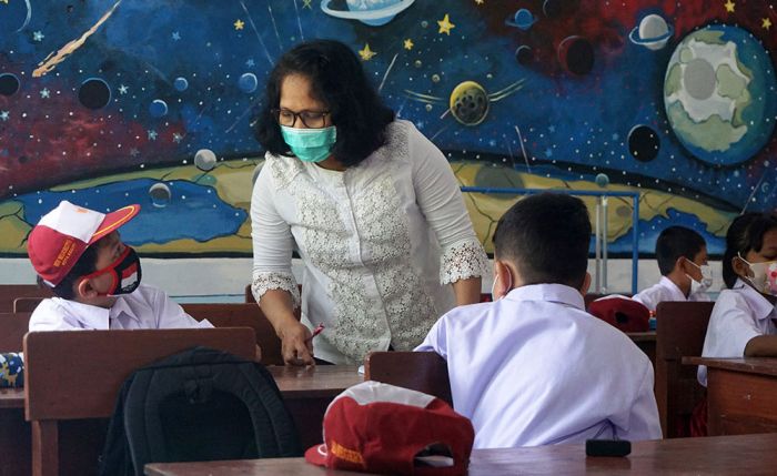 Peringati Hari Guru dan HUT PGRI ke-76, Wali Kota Kediri Dorong Guru Terus Berinovasi Peringati Hari Guru dan HUT PGRI ke-76, Wali Kota Kediri Dorong Guru Terus Berinovasi