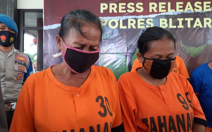 Dua Emak-emak asal Malang Curi Dagangan Toko di Blitar, Kepergok Pemilik Dua Emak-emak asal Malang Curi Dagangan Toko di Blitar, Kepergok Pemilik