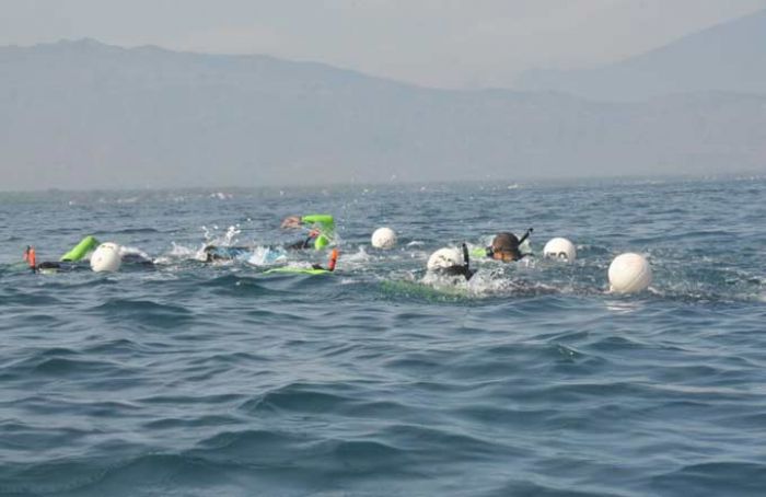 Berbagai Latihan Khusus Selam K-2 Dolphin TW III Digelar di Pasir Putih Situbondo Berbagai Latihan Khusus Selam K-2 Dolphin TW III Digelar di Pasir Putih Situbondo